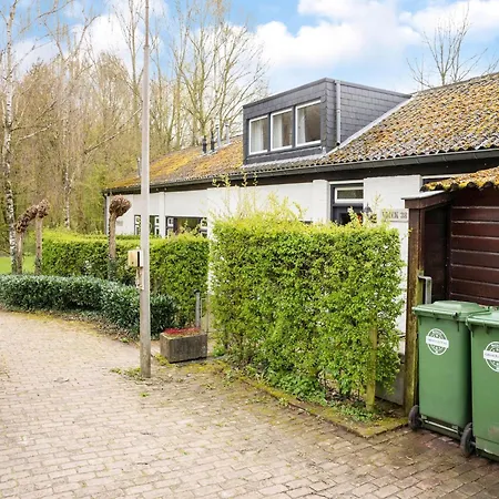 Spacious Group Getaway With Garden, Cleaning Included Holiday home