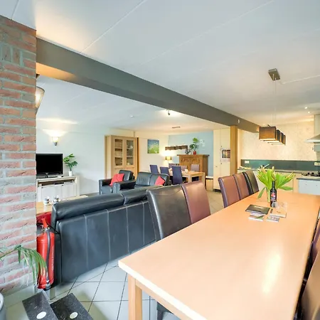 Spacious Group Getaway With Garden, Cleaning Included Holiday home *