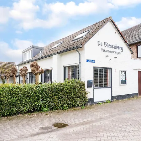 Spacious Group Getaway With Garden, Cleaning Included Ulestraten