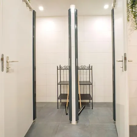 Spacious Group Getaway With Garden, Cleaning Included Holiday home