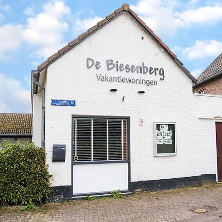 Spacious Group Getaway With Garden, Cleaning Included Ulestraten