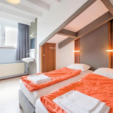 Spacious Group Getaway With Garden, Cleaning Included Holiday home