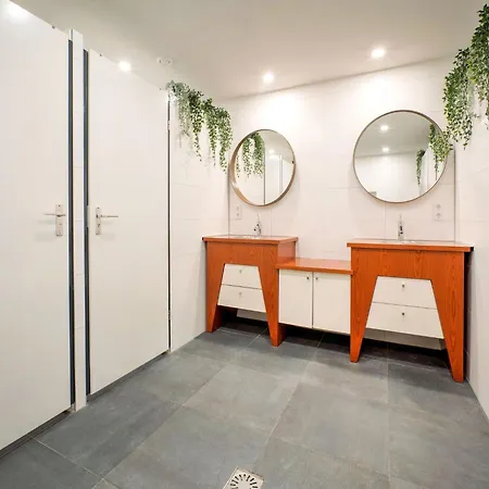 Spacious Group Getaway With Garden, Cleaning Included Holiday home *