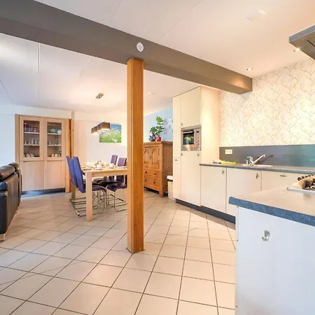 Spacious Group Getaway With Garden, Cleaning Included Holiday home